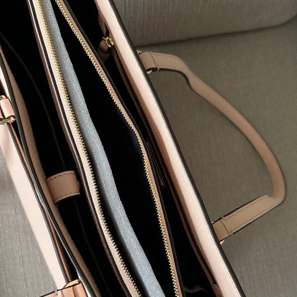 Tory Burch Robinson small Tote in pale apricot - Picture 10 of 14